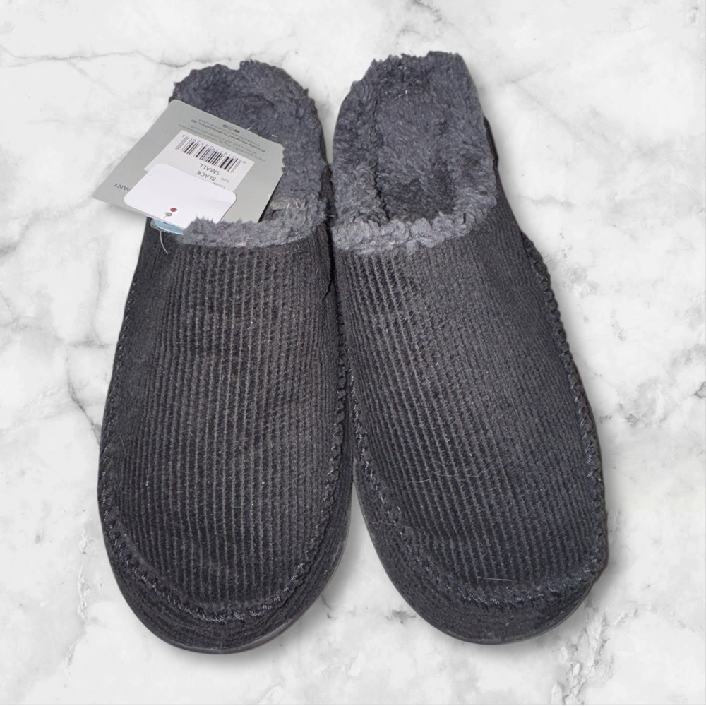 Muk Luks Men’s Cozy Black Slippers NWT